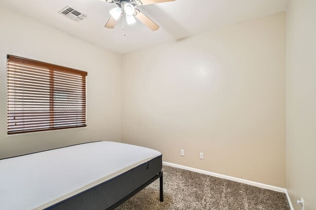 Building Photo - 3 Bed/ 2 Bath House - Large Private Pool