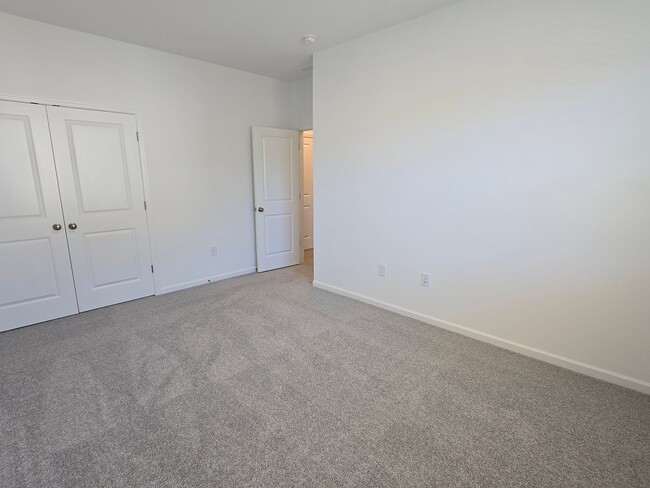Building Photo - Stunning BRAND NEW 5 Bedroom / 4 Bath Home located in North Ridge