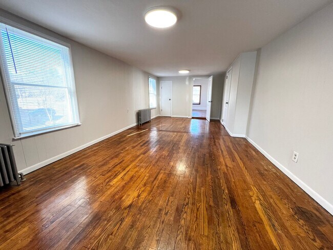 Building Photo - 47 Warwick St