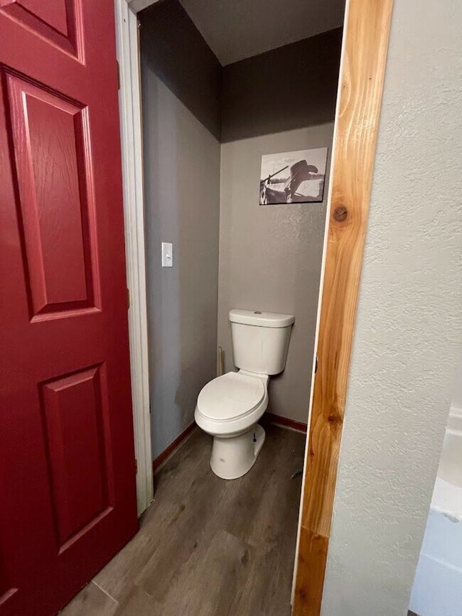 Building Photo - NEW ON MARKET // ALL BILLS PAID !