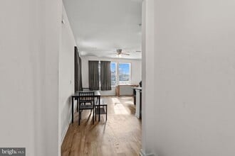 Building Photo - 228 Park Ln