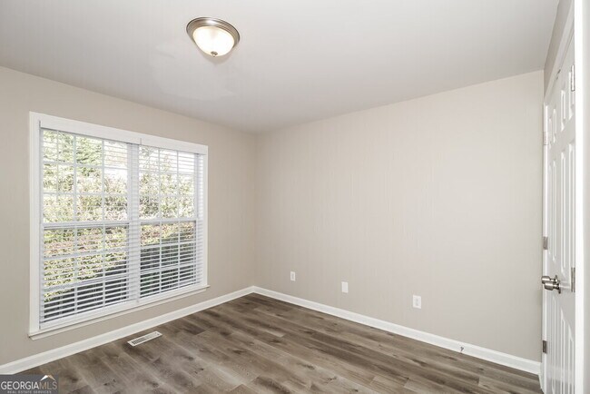 Building Photo - 33 Clearview Dr