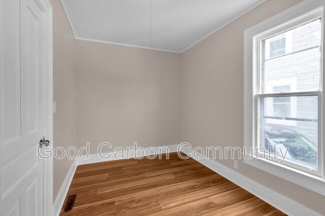 Building Photo - 101 Miller St