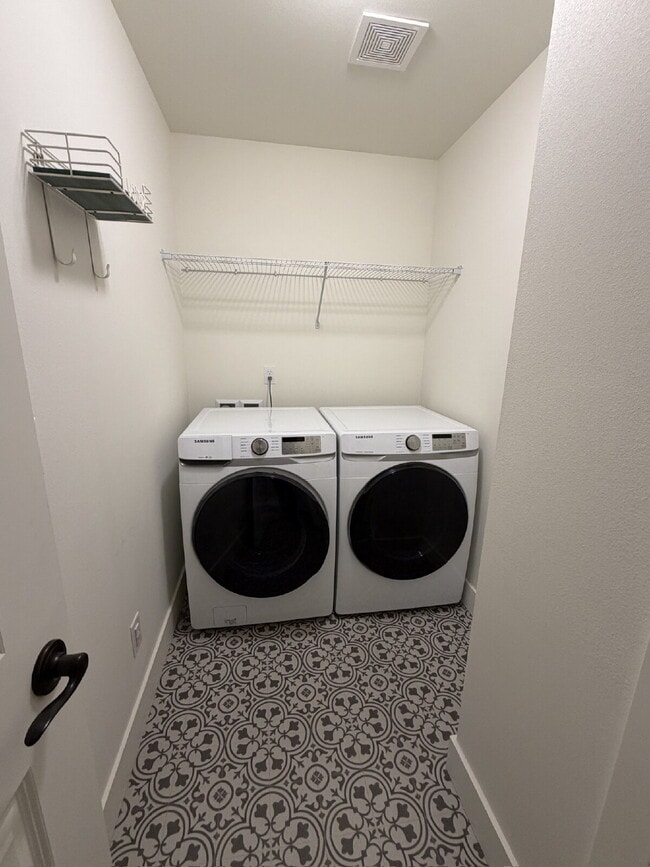 Building Photo - Beautiful Orchards Home