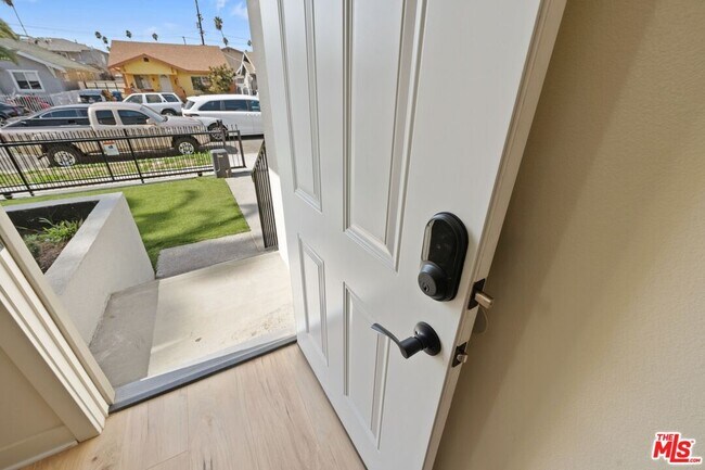 Building Photo - 5912 S Flower St