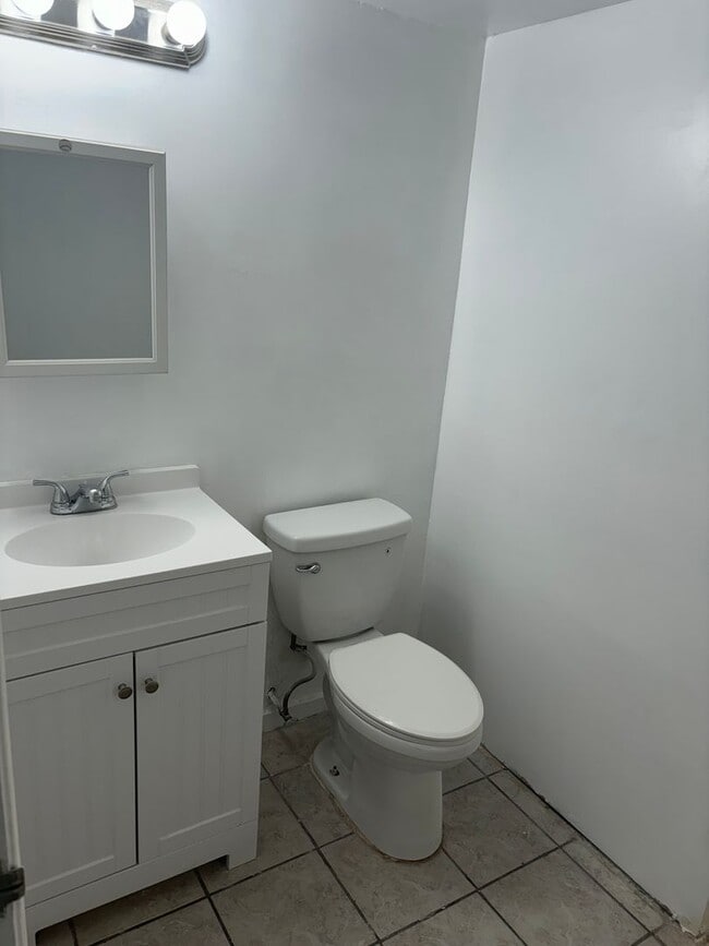 Building Photo - Harbor Lights 1-Bedroom – Pool, Courtyard,...