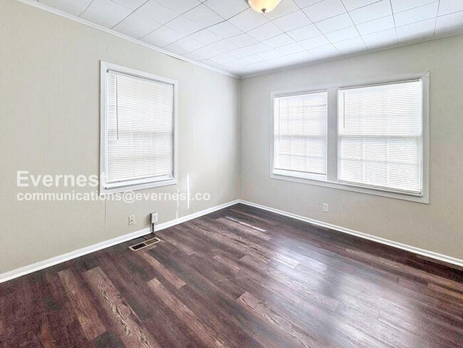 Building Photo - 444 Plaza Dr