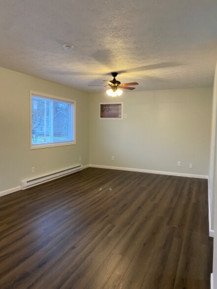 Building Photo - 245 E Main St