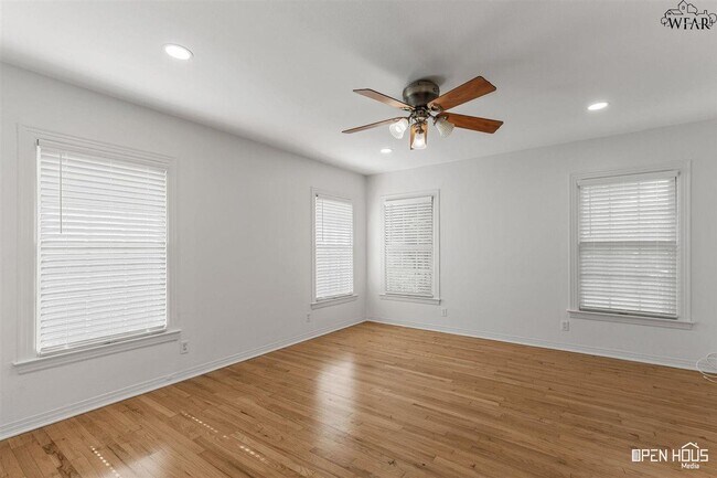 Building Photo - 2409 Martin St