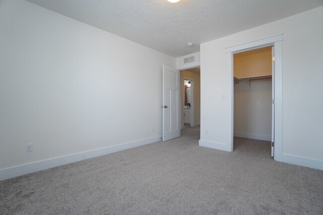 Building Photo - 1655 N Azurite Pl