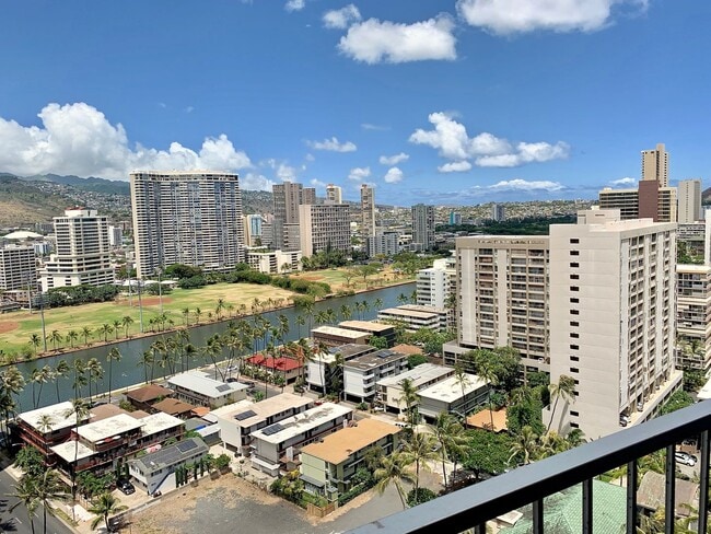 Building Photo - 1925 Kalakaua Ave