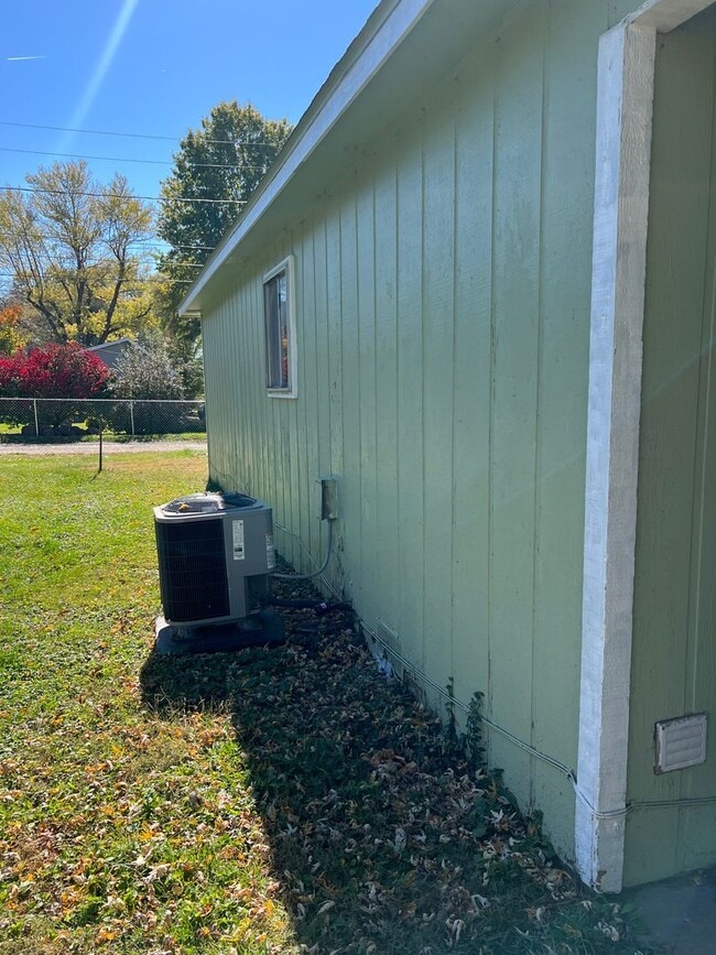 Building Photo - Remodeled 2 bedroom, 1 bathroom duplex
