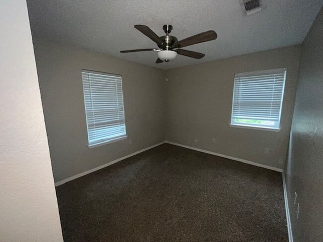 Building Photo - 2506 Hidden Valley Dr