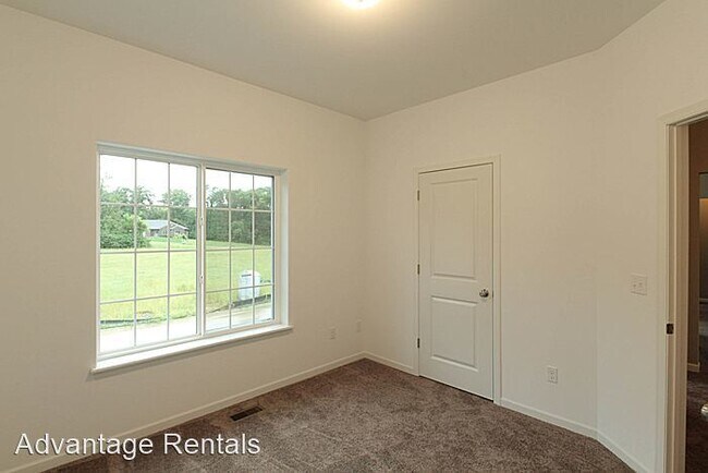 Building Photo - 4 br, 3 bath House - 1029 Manitou Trail
