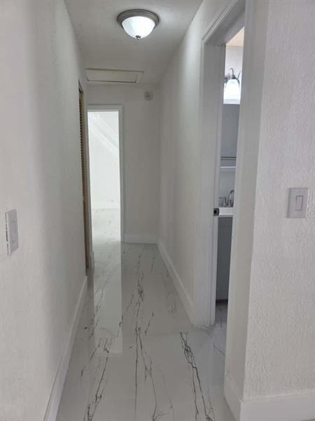 Building Photo - 364 NW 2nd Ct