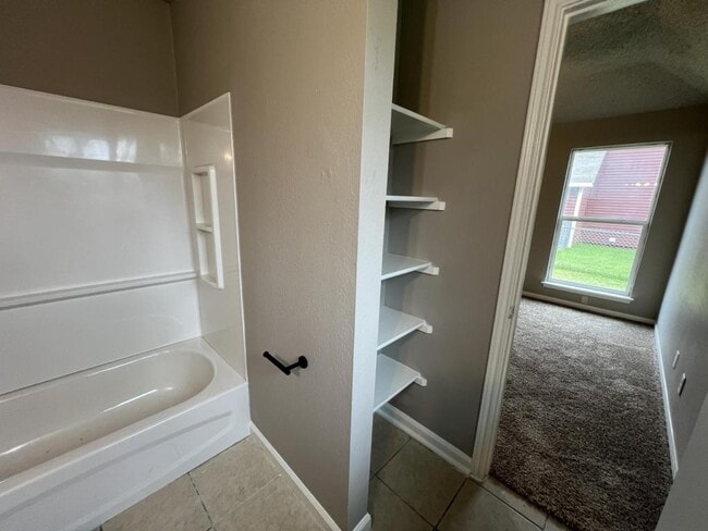 Building Photo - 2111 Caprice Dr