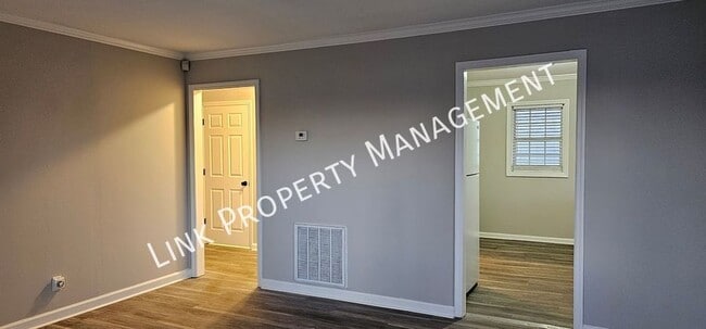 Building Photo - 2310 N Chamberlain Ave