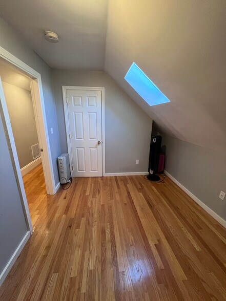 Building Photo - 122 Calumet St