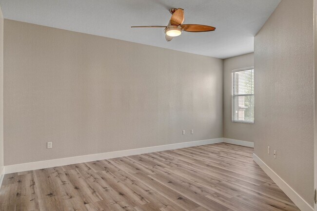 Building Photo - 10550 W Alexander Rd