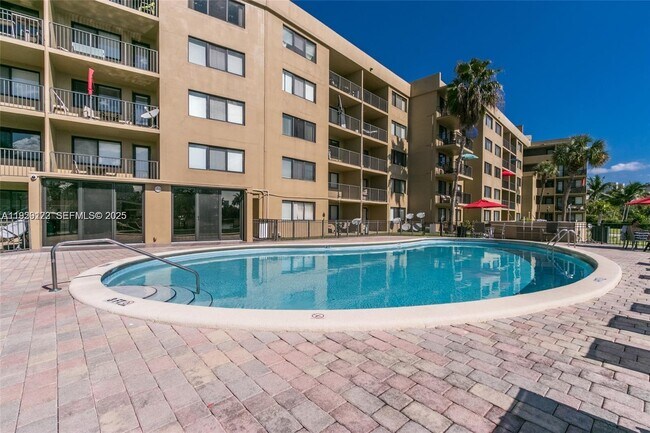 Building Photo - 301 Golden Isles Dr