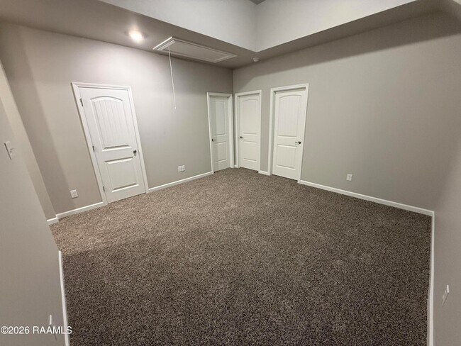 Building Photo - 401 Eastwood Dr