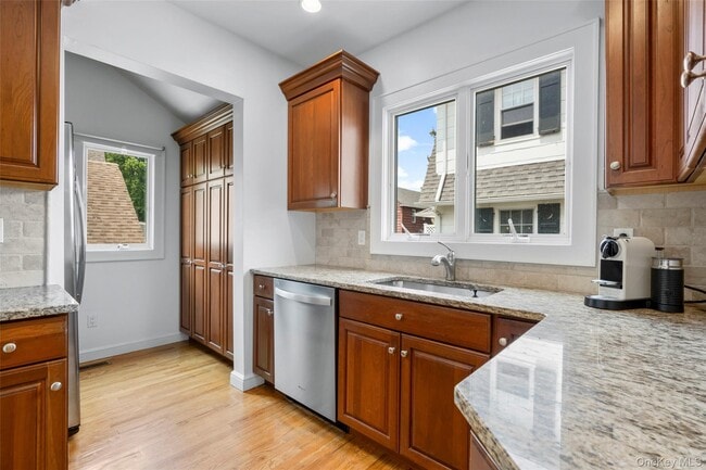 Building Photo - 46 Kane Ave