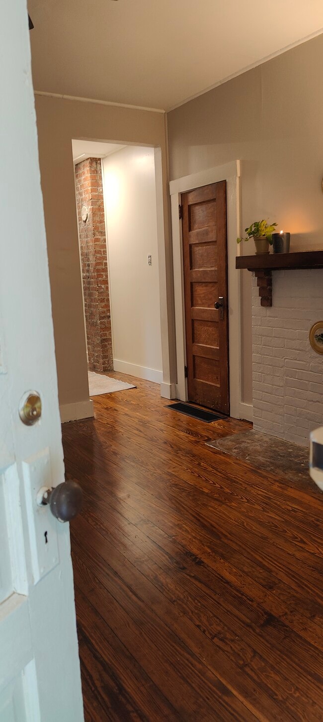 Building Photo - 213 Dennis St