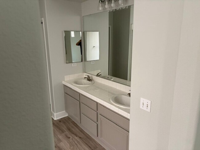 Building Photo - 37771 Spruce Ct