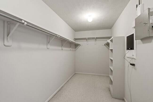 Building Photo - 4030 Chestnut Bend