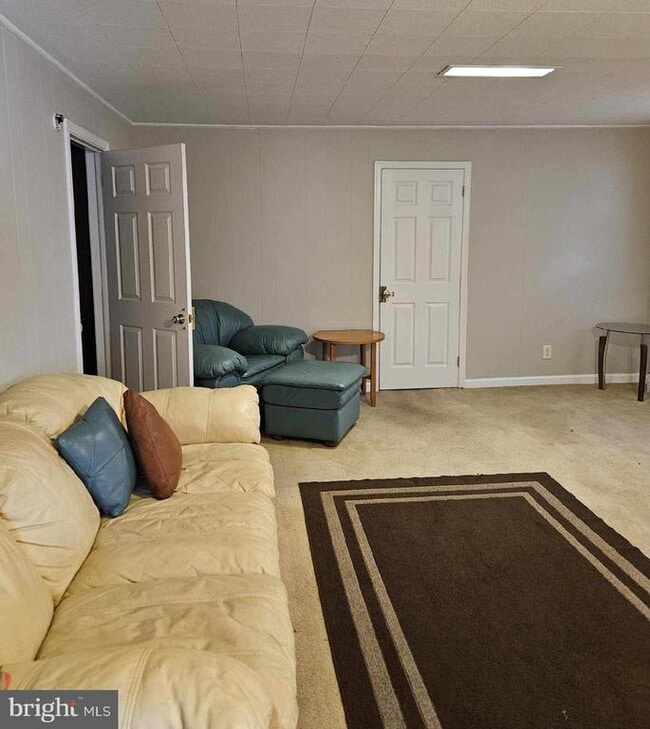 Primary Photo - 185 Edge Ave