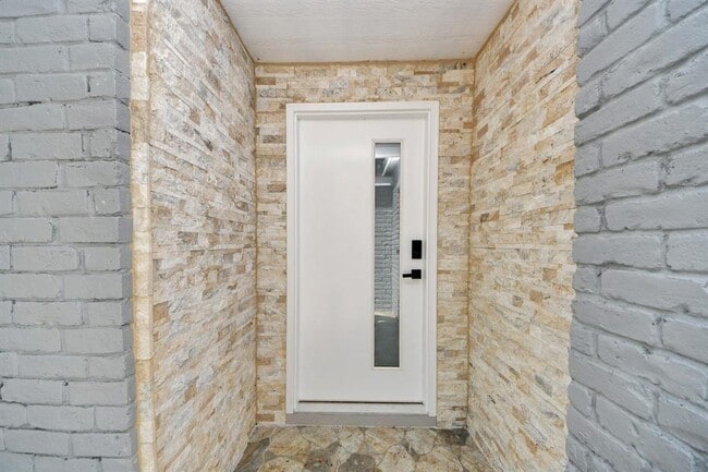 Building Photo - 14223 Ella Lee Ln
