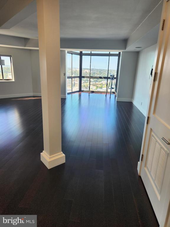 Building Photo - 900 N Stafford St