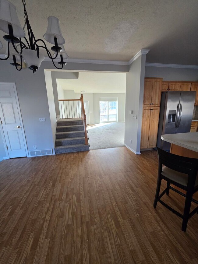 Building Photo - Primary Bedroom of Your Dreams! 3 bedroom/3 bathroom/3 car garage