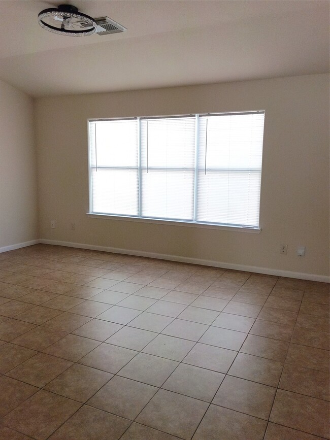 Building Photo - 7622 Yucca Field Dr