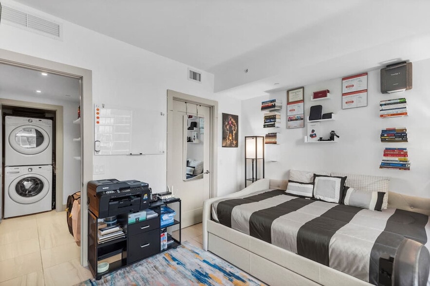 Building Photo - 298 SE 2nd Ave