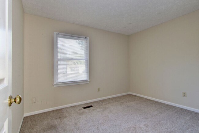 Building Photo - Spacious single family home in Westview Lakes.