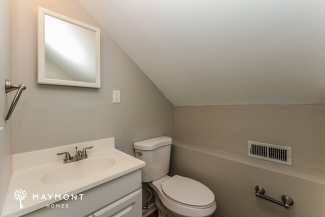 Building Photo - 4 Bedroom Brick Home