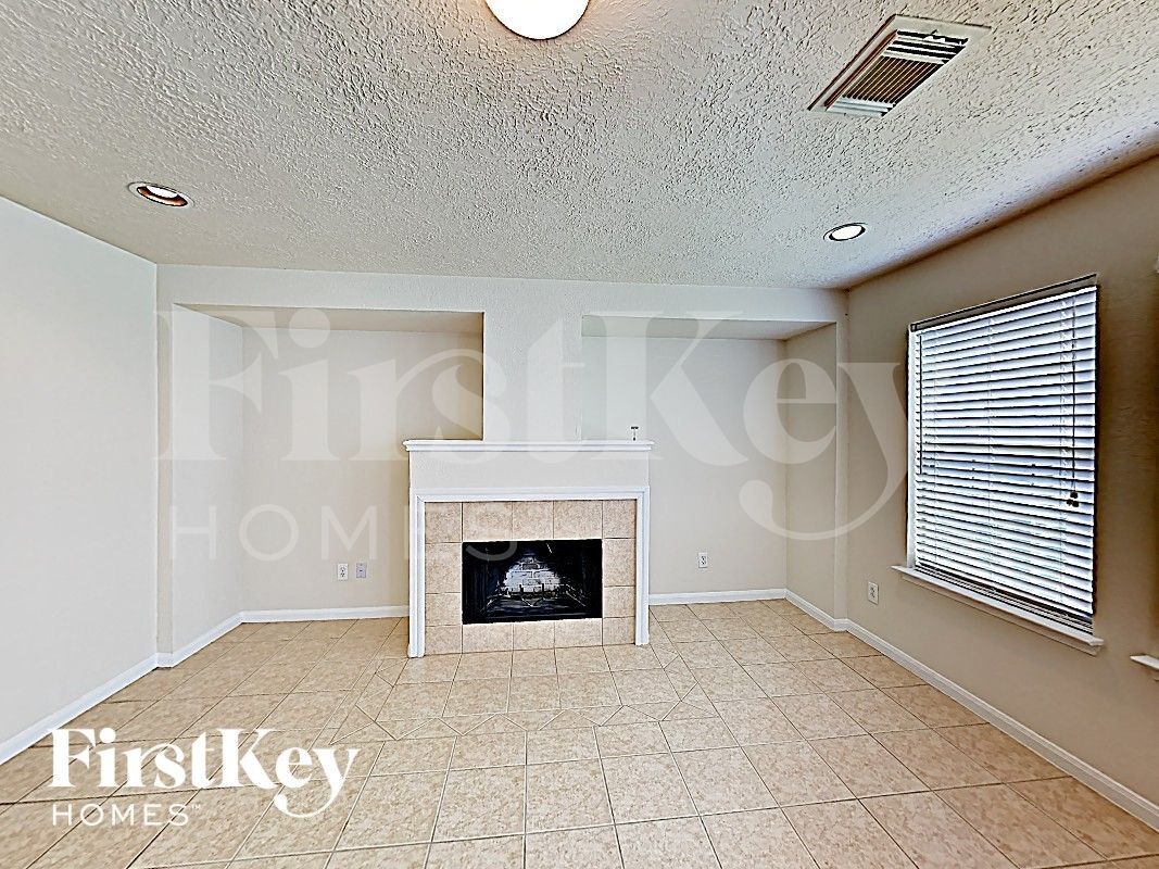 Building Photo - 29206 Legends Beam Dr