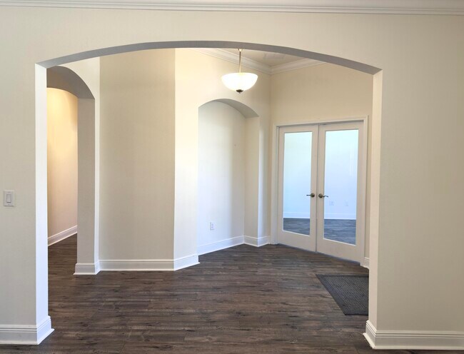 Building Photo - 296 Symphony Way
