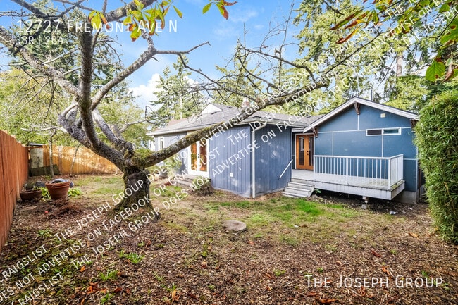 Building Photo - 12727 Fremont Ave N