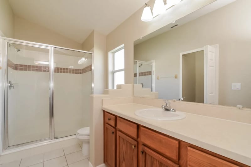 Building Photo - 120 Vine Dr