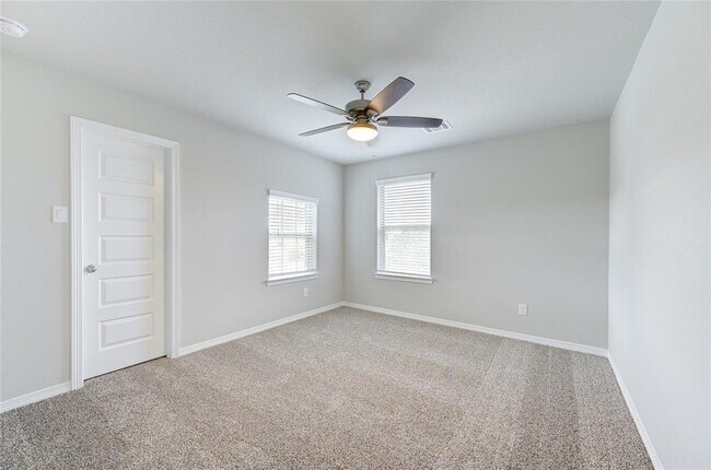 Building Photo - 821 Laguna Grn Ln