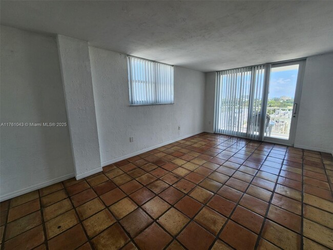 Building Photo - 1228 West Ave