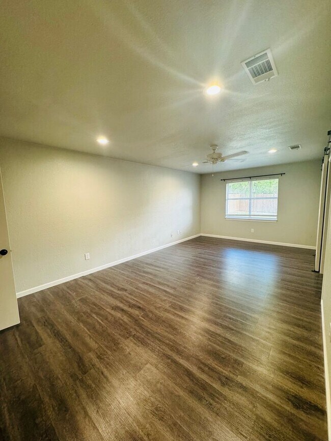 Building Photo - Amazing Midway ISD Home