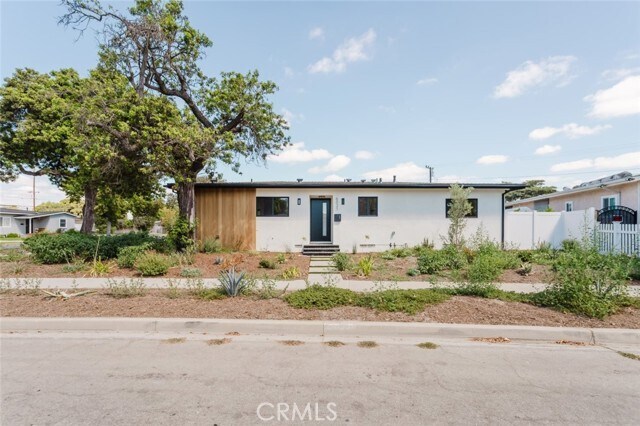 Building Photo - 6021 E Oakbrook St