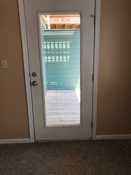 Building Photo - 1517 Laurel Ave