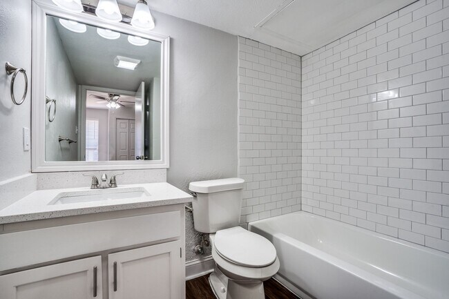 Building Photo - 115 Peachtree Ct