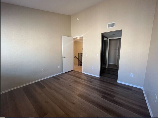 Building Photo - Gorgeous 2BR/2.5BA Condo in University City/Golden Triangle