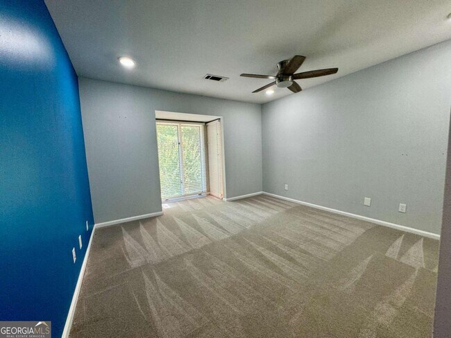 Building Photo - 37 Willow Glen NE