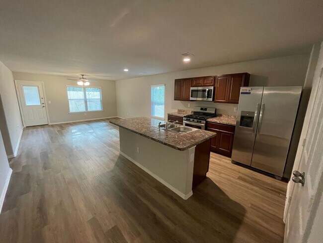 Building Photo - 731 Long Cedar Dr